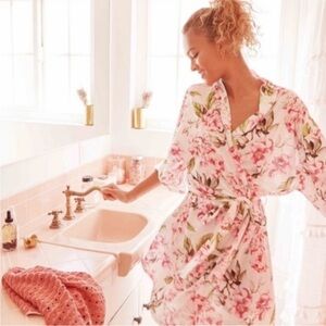 Show Me Your MuMu / Brie Robe Garden of Blooms one size